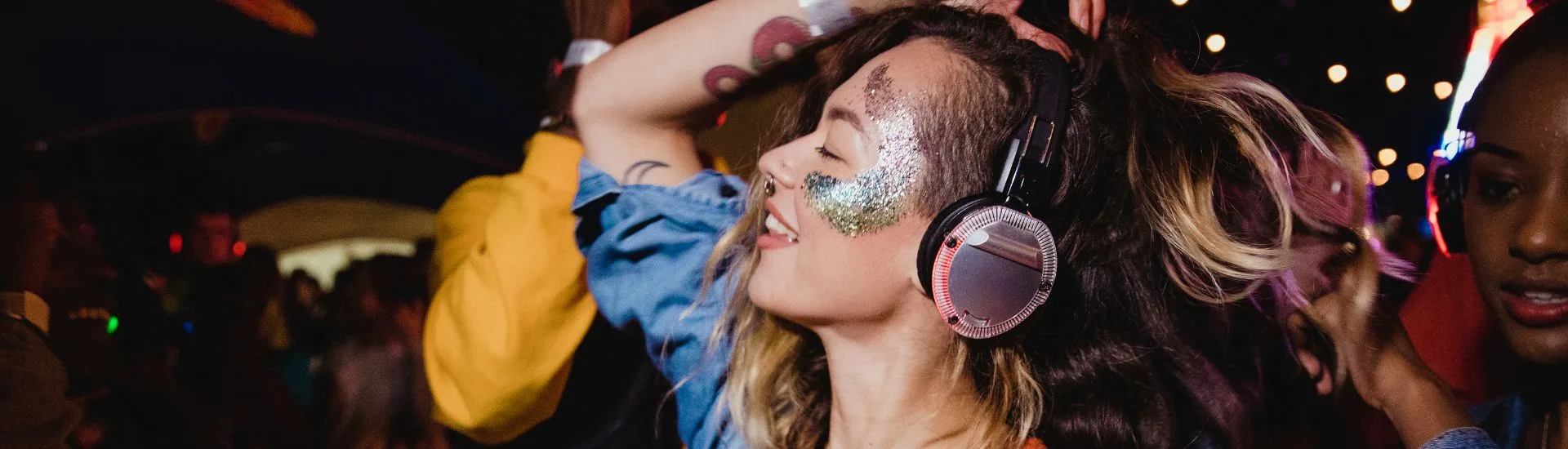 Silent disco på musikkfestival: hvorfor det fungerer og hvem som gjør det