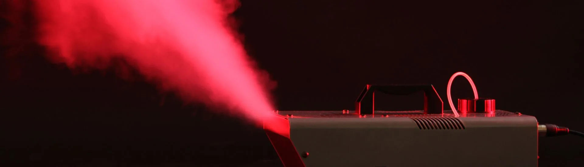 Røykmaskin til fest: kjøpe eller leie? (komplett guide)